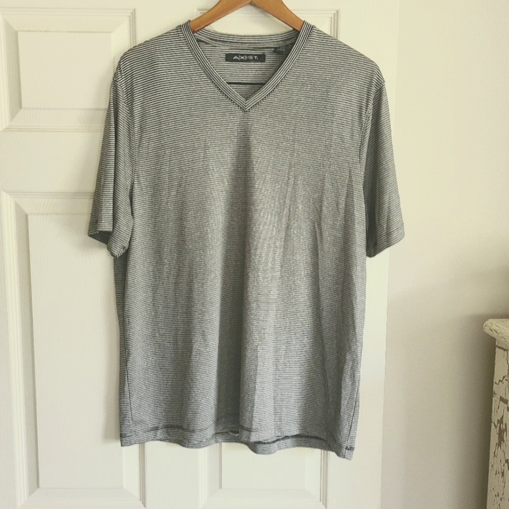 AXIST L Top Tee Excellent Condition